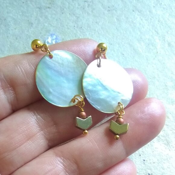 Iridescent Dove Grey Shimmering Shell Earrings - Lightweight Feminine Subtle - Picture 5 of 11